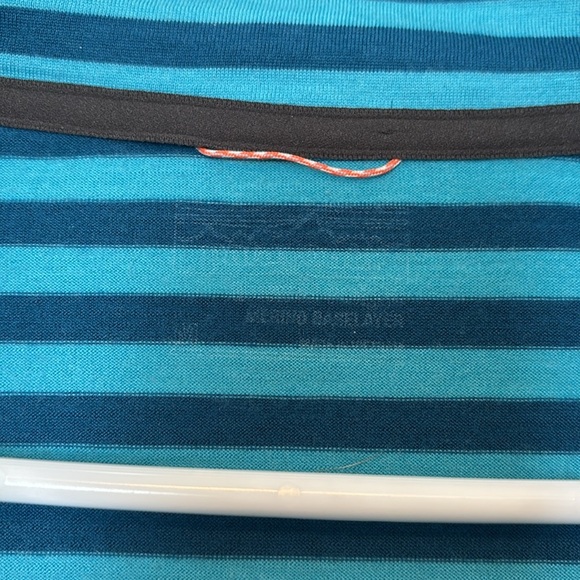 Patagonia 1/4 zip top - Picture 4 of 6